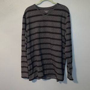 D Like new men’s long sleeve vneck Structure shirt